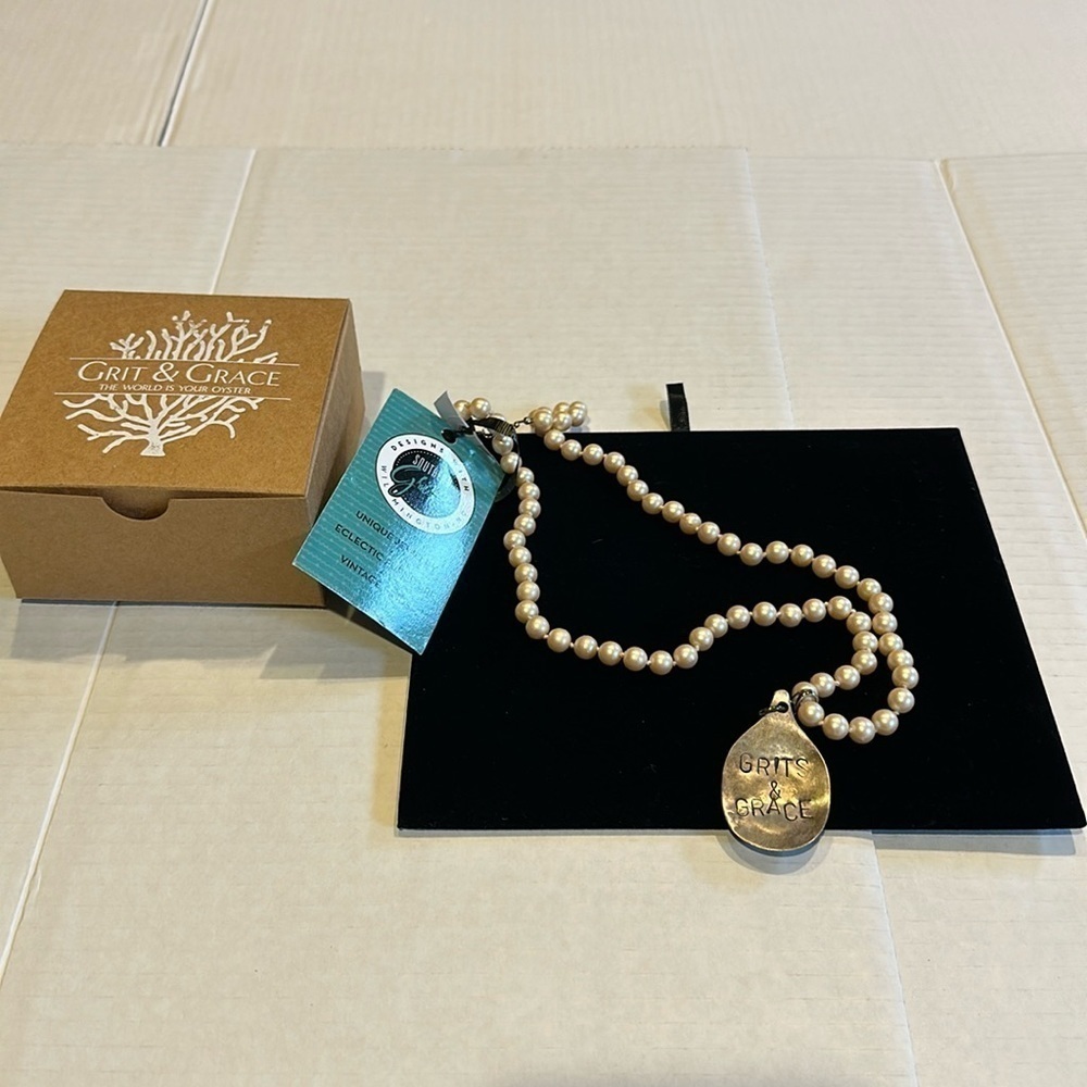 NWT pearl faux necklace with Grits & Grace saying in front removable charm w box